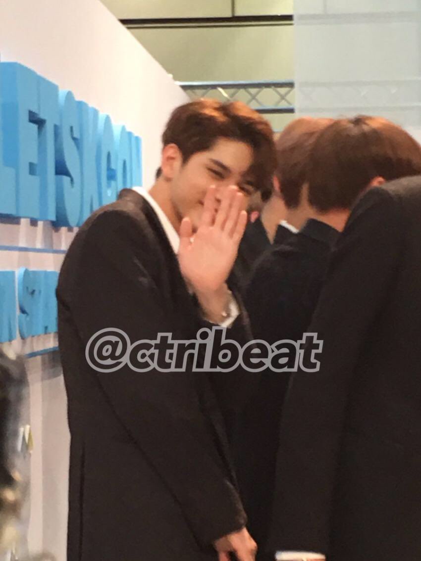 this is how ong seongwu looks in real life: a very necessary thread