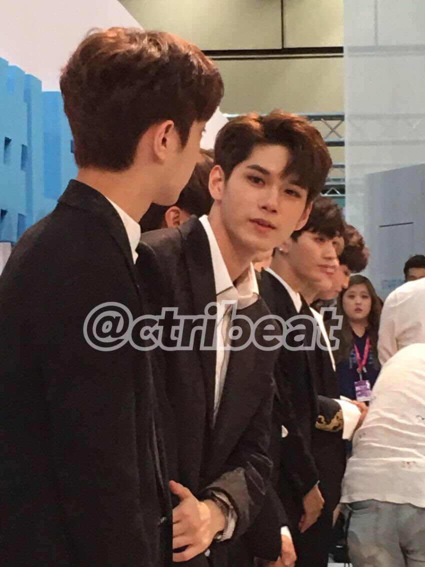 this is how ong seongwu looks in real life: a very necessary thread