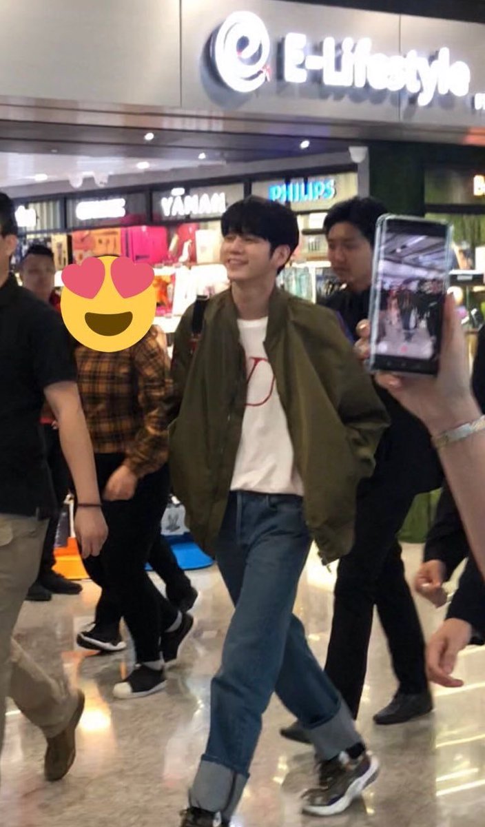 this is how ong seongwu looks in real life: a very necessary thread