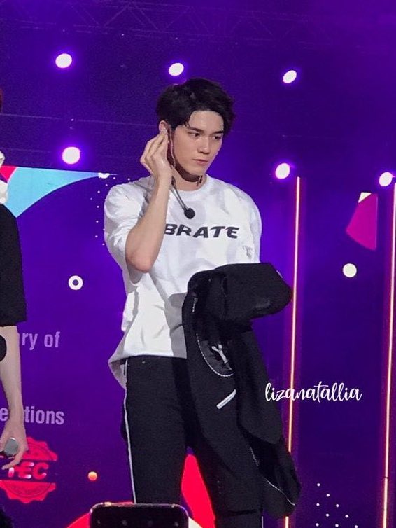 this is how ong seongwu looks in real life: a very necessary thread