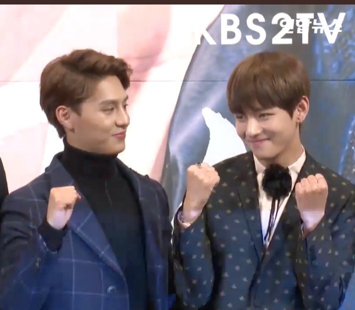 Hwarang actor Do Ji Han after working with Taehyung: "He's talented by nature. Whenever i saw him, I naturally found myself smiling...Taehyung will approach the older actors first..he's really an affectionate person." 