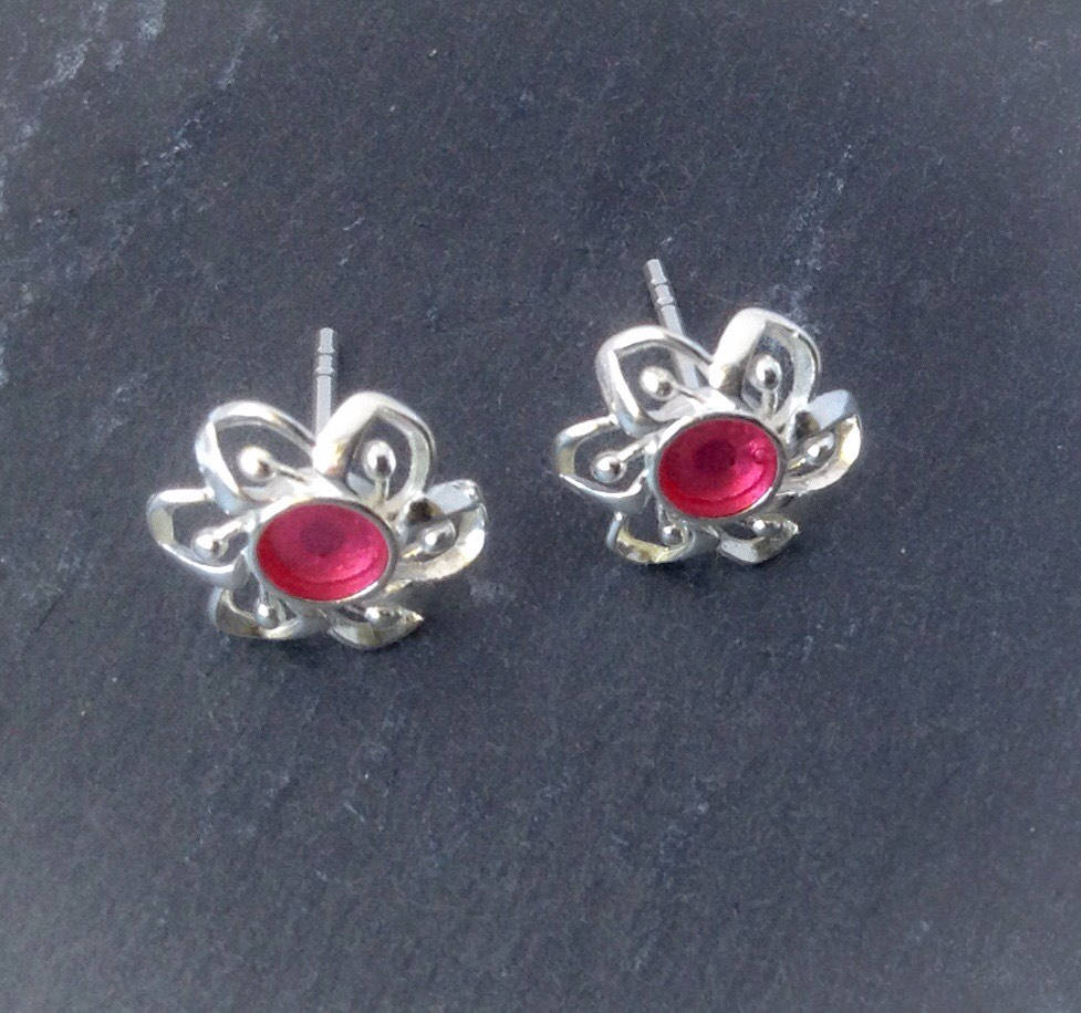 ArtisanJByViv's tweet photo. Pink Floral Stud Earrings, Pink Resin Earrings, Silver Flower Stud Earrings, Wedding Day Earrings, Matron Of Honour Gift, Bridesmaid Gift https://t.co/N9NT89Cwcd #BeadsofCreation #Etsy #PinkFloralEarrings https://t.co/cyxoBrMRvQ