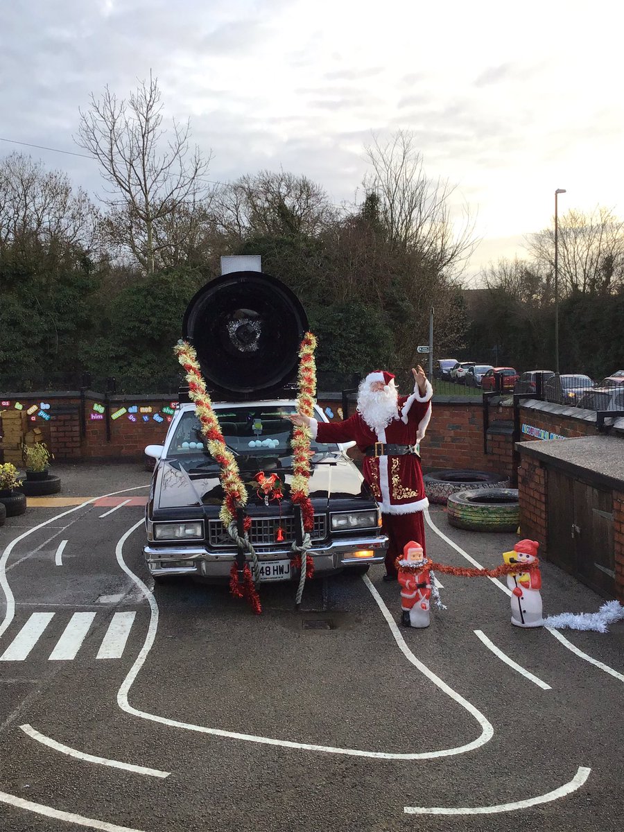 StreetLaneSch's tweet photo. We had a special visitor today as the children left school. https://t.co/0DU1HRg2Vh