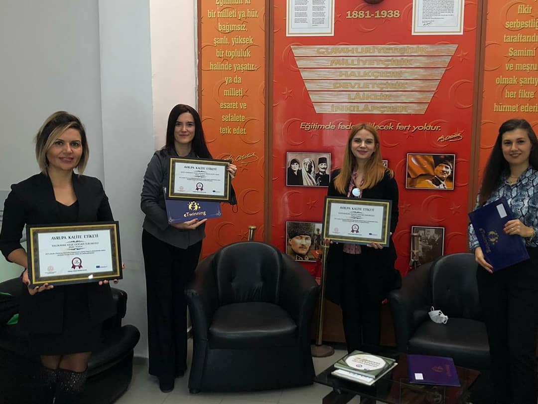 nesedogan_meb's tweet photo. #etwinningödültöreni @bodrumMEM @aslankorkmazmeb @MesutTOPALOLU @Edizetin5 @BayAKTAN @zeynep09825 @mugla_mem @mugla_arge @tcmuglavaliligi @pervin_tore @ziyaselcuk https://t.co/uEV4mGyzZ4