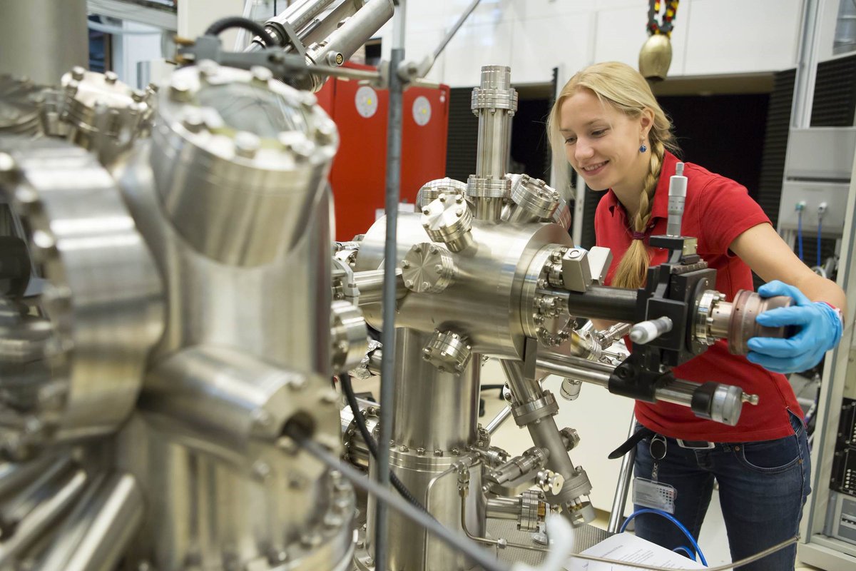 Meiden uit V5/V6: meld je aan voor de online Masterclass Quantum! In januari en februari organiseert de <a href="/UvA_Science/">UvA Faculty of Science</a>  een Masterclass Quantum voor leerlingen uit 5 en 6 VWO. Meer informatie en aanmelden: betapartners.nl/masterclass-qu…