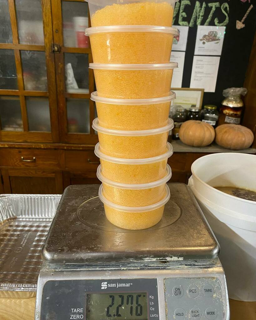 TMGastronaut's tweet image. #stacksonstacks. #caviar. #kilos instagr.am/p/CI5yWgPJQfQ/