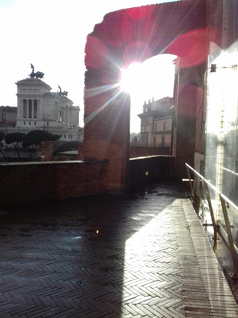 DavidInsaidi's tweet photo. pioggia o sole?
Indeciso...
#pioggia #sole #Roma https://t.co/UsNEtrpQi3