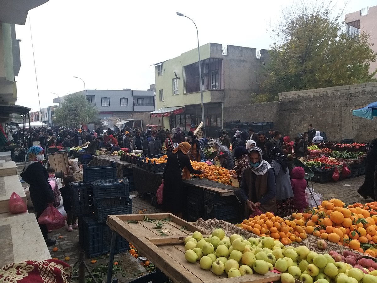 MahmutVirane's tweet photo. Biri iş yerimin neden kapalı olduğumu açıklayabilirmi
Hastalık var anladık 1masa dolu 1boş kafemde virüs varda iğne atsan düşecek yer olmayan pazarda virüs yokmu ve destek paketinde onların adı geçerken kapalı iş yerimin adı  geçmiyor
@RTErdogan 
@fatihportakal 
@KucukkayaIsmail https://t.co/2P9lBGbvYW
