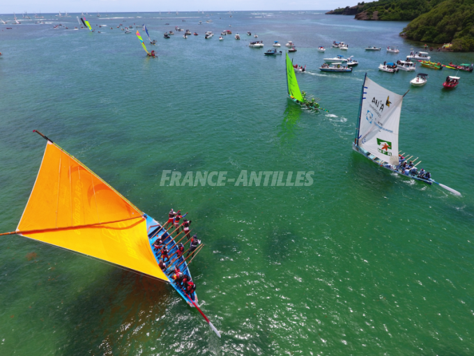 🥳 La yole martiniquaise est entrée ce jeudi au patrimoine mondial immatériel de l'Unesco ! 👏👏 Une immense fierté et une reconnaissance pour un savoir-faire et une embarcation uniques au monde 😍👊
zpr.io/HcqUZ