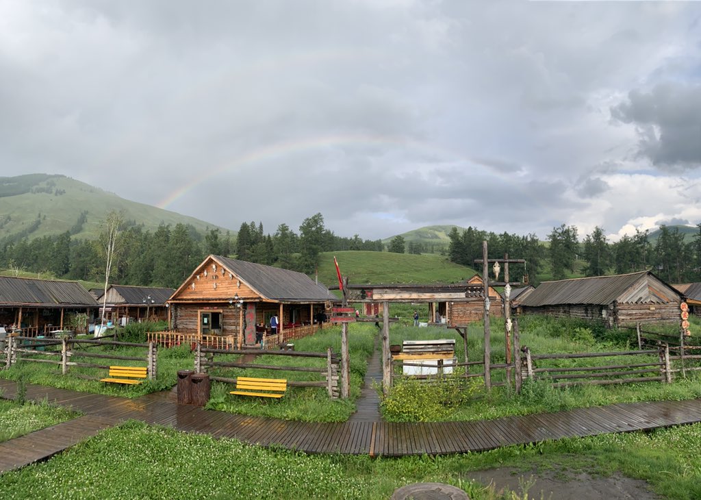 JessicaZ1018's tweet photo. Located near Kanas Lake in Burqin County, Hemu Village in China's #Xinjiang Uygur Autonomous Region is a hidden heaven, with stunning wooden cabins and a picturesque natural landscape. #jessicatalks #jessicastreettv #KanasLake #China #woodencabin #cabin #travel #Chinatravel https://t.co/dBFQ0CoL4J