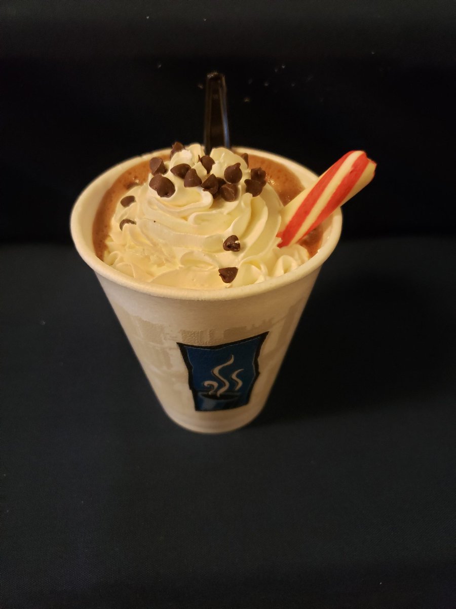 KFValleyViewHC's tweet image. Spreading holiday cheer at the campus today! Staff Hot Cocoa Bar. Keeping warm in the snow! #WeLoveOurStaff #ChristmasCheer @ValleyViewHC @PatynkoJody @ReyRd2