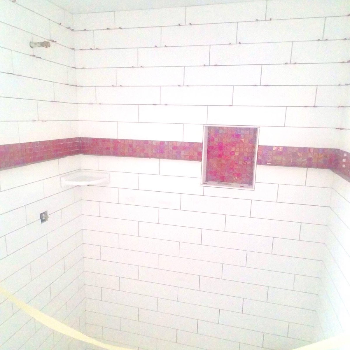 SusanJablon's tweet image. This photo of a bathroom remodel in progress features our bewitching Luna Red Tile. You really have to see this tile in person - it is magnificent ❤️
#bathroomremodel #bathroomdecor #redtile #bathroomtiles #tilestyle #bathroomgoals #showertile #designinspo #designtips #accentwall