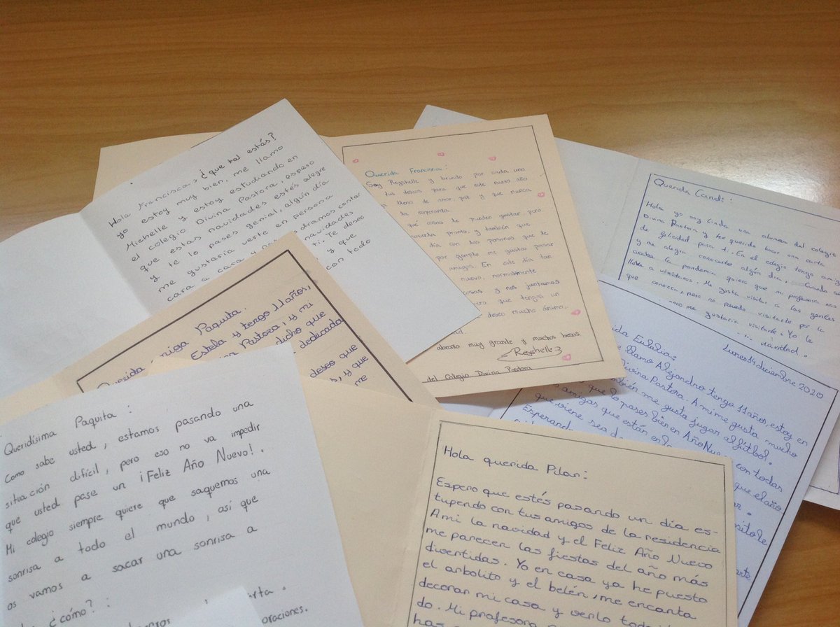divpasmad's tweet photo. Los alumnos de 6º Primaria, en #clasedereli, hemos hecho tarjetas para felicitar la #Navidad y #AñoNuevo a los ancianos de una residencia. Se alegrarán. #somosfranciscanas #cuentocontigo https://t.co/t78xTIydOa
