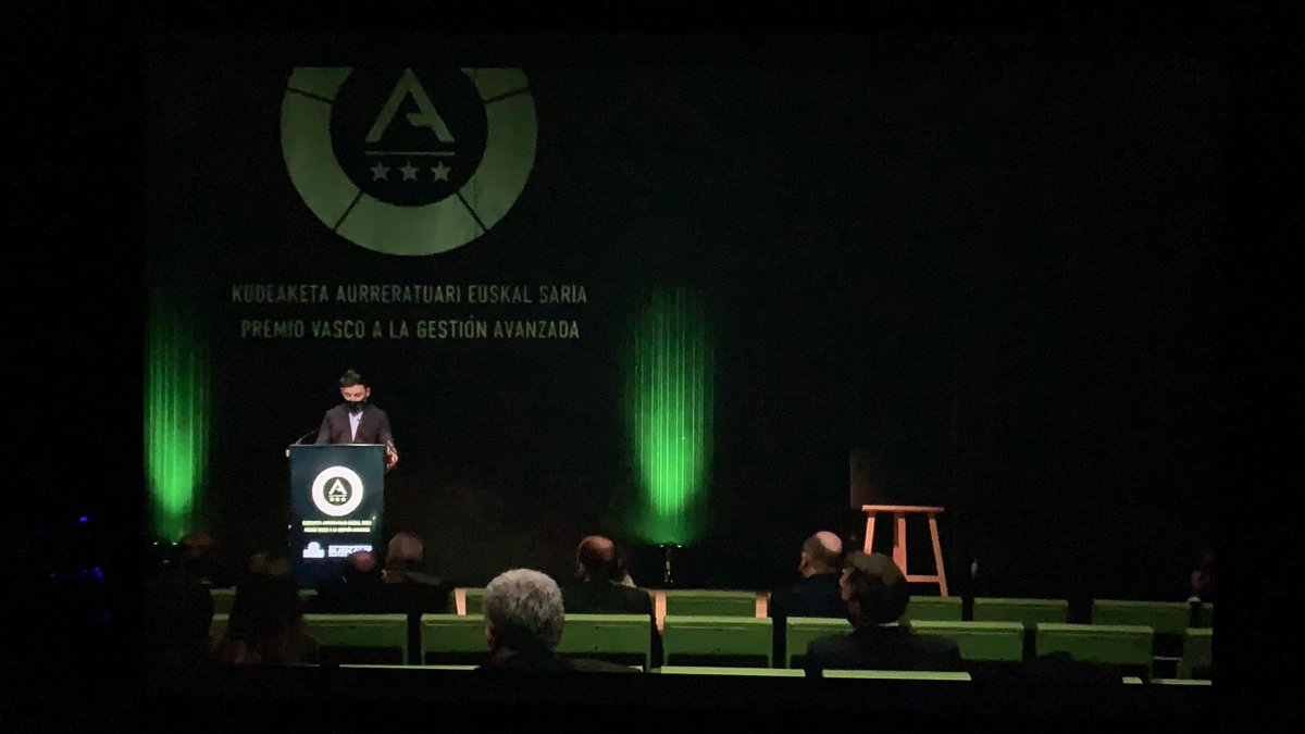 Zorionak gaur Kudeaketa Aurreratuan diploma jaso duten sarekideei, aurrera!! #khsarea @Zuazolarra <a href="/Botikazar/">Botikazar</a>