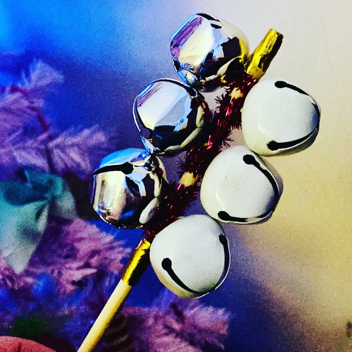 craftsandmakes's tweet photo. Made my Christmas jingle bells! 🔔To make - I threaded the bells onto a pipe cleaner, then twisted the pipe cleaner with the bells on round the stick, securing each end onto the stick with tape 💫 #santascoming #christmasjingle https://t.co/eKANz9m2CC