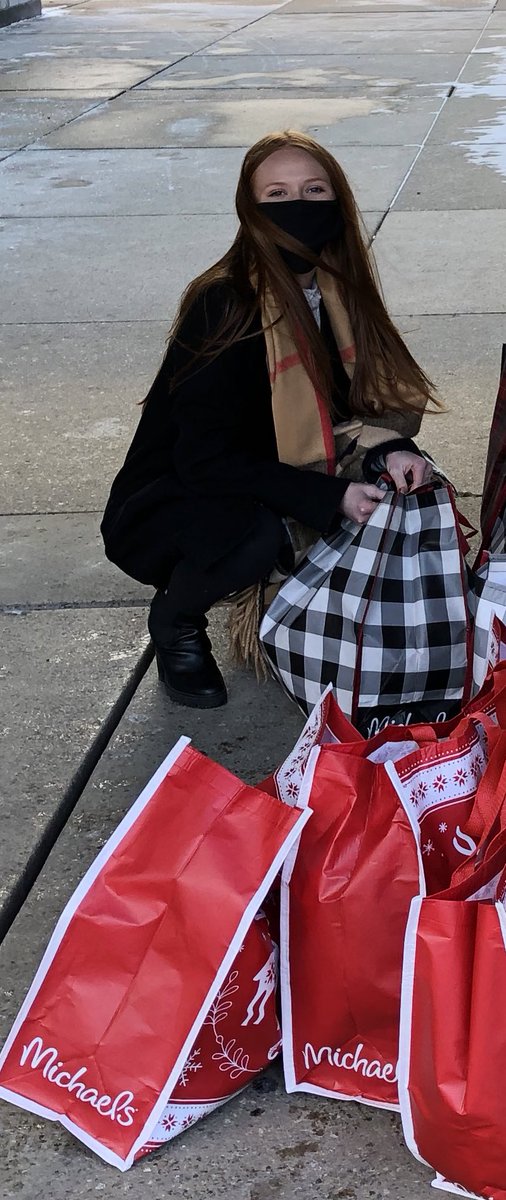 Cuddles_4Cancer's tweet photo. Today was all about giving back, but it also reminded me to be grateful for the life that I have ❤️ #BeKind #GivingBack #EveryoneDeservesACuddle #8000Blankets #45Countries #TrueMeaningOfChristmas #Grateful @FaithIDickinson https://t.co/Q6TdxzidiK