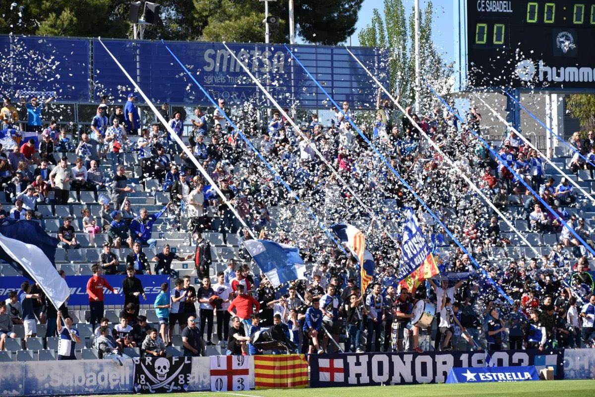 elgoldetuvidatw's tweet photo. 𝘿𝙄𝙀𝘾𝙄𝙎𝙀𝙄𝙎𝘼𝙑𝙊𝙎 📣

¿¿Cual es mejor afición?? 🤔⬇️

🔁 RT: Castellón 

❤️ Me gusta: Sabadell 

Tu lo tienes claro @RafaelEscrig 🤨🤣 https://t.co/uIfxa1rfol