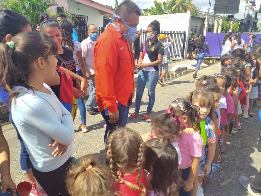 🗣️Vivan Los Niños de la patria👫🇻🇪de esta manera directo Con el Pueblo Nuestro Alcalde#Barinas Rafael Paredes Comparte Con  las Bases UbCh,Clap#Hoy Felicidades ,✌️Hermano de Lucha Por la Constancia Y Cara a Cara Con el poder popular 🚩<a href="/NicolasMaduro/">Nicolás Maduro</a> <a href="/dcabellor/">Diosdado Cabello R</a> <a href="/MarcosPsuvBnas/">MARCOS DUGARTE</a>