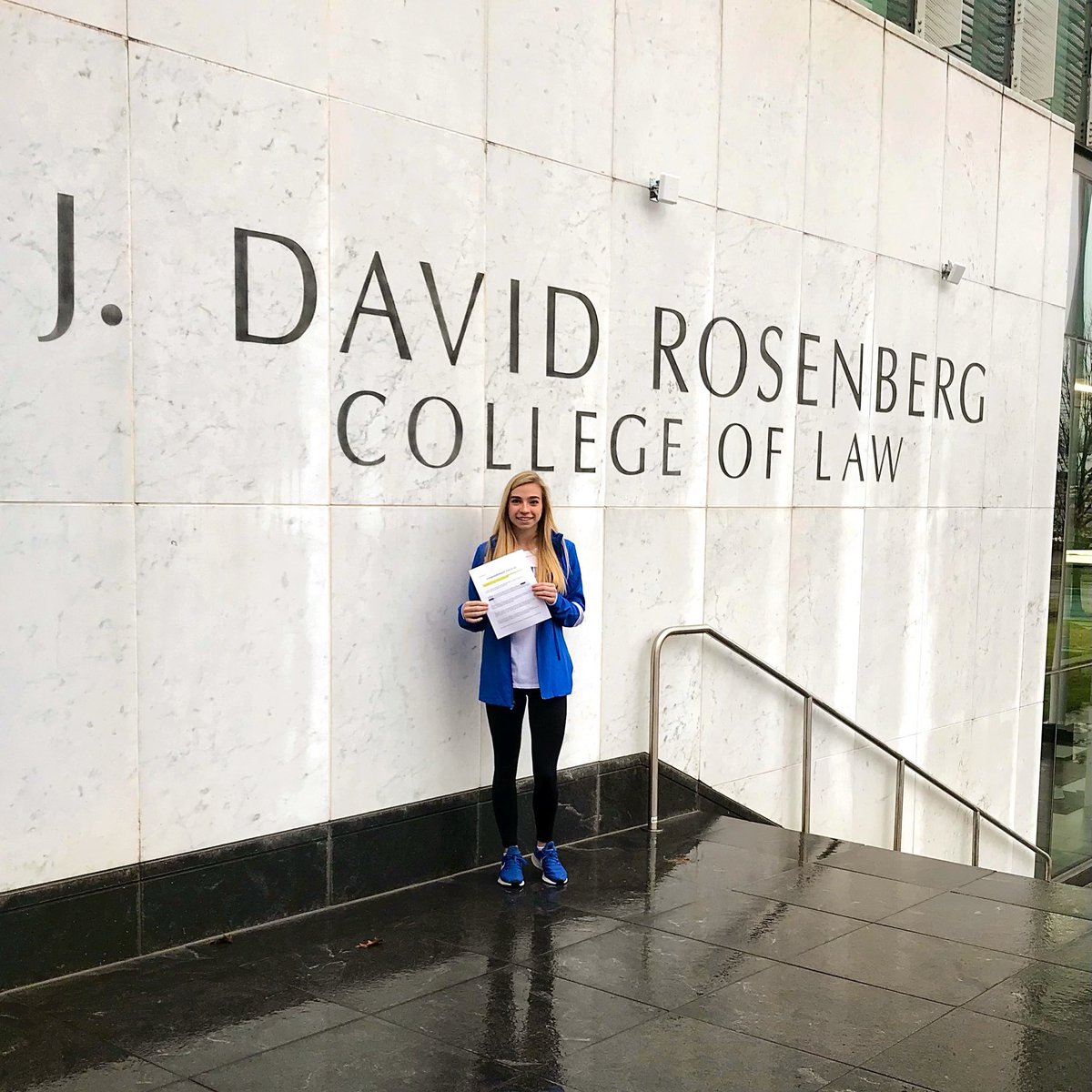 KentuckyCheer's tweet photo. Bluegrass girl but she got big dreams! 🤩👩‍💼

Congratulations to @autumn_c7 on being accepted into the @ukcollegeoflaw program! We are all so proud of you! 😸💙 #WeAreUK #TheKentuckyRoad https://t.co/CUtUUo7tYE