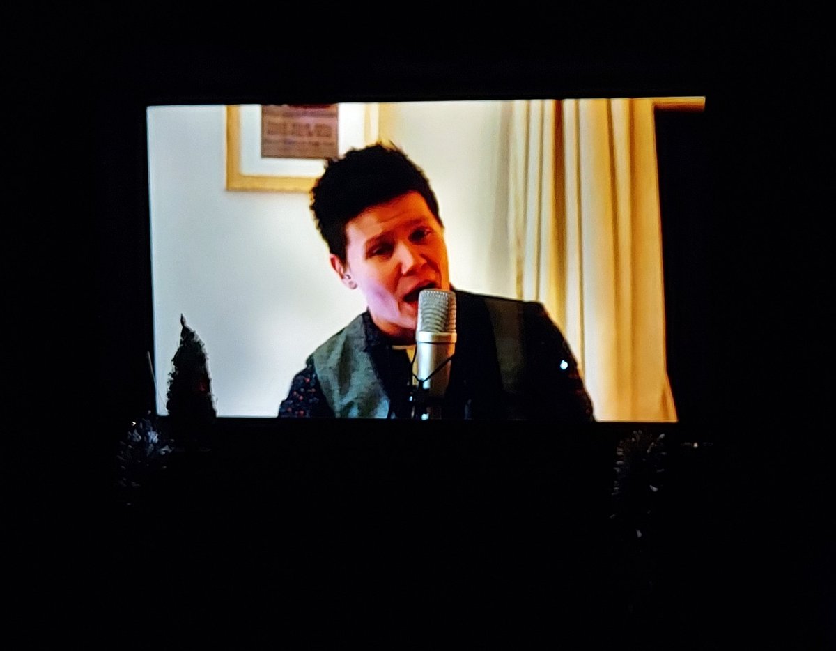 PinkStarryPants's tweet photo. Loving the Left Christmas gig with @gracepetrie and @BenMossFolk ❤ #leftychristmas https://t.co/mq6ysBD01k