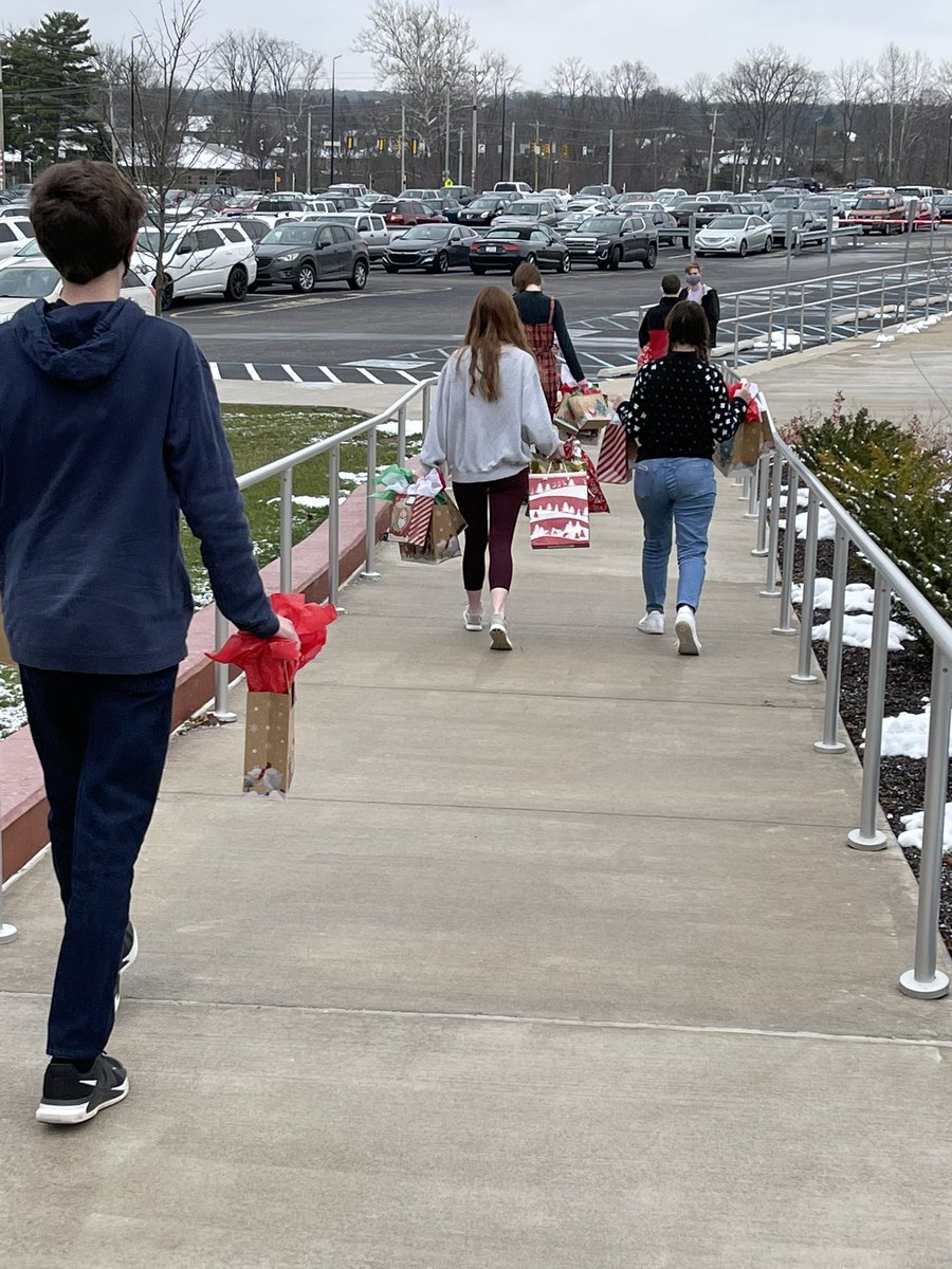fraugnagy's tweet photo. German 4/5 students help prepare gifts for a local family.  Huge thanks to all the German students and their families for your amazing generosity.  I am lucky to be part of your community! @center_grove @CenterGroveHS https://t.co/iDVNllsnba