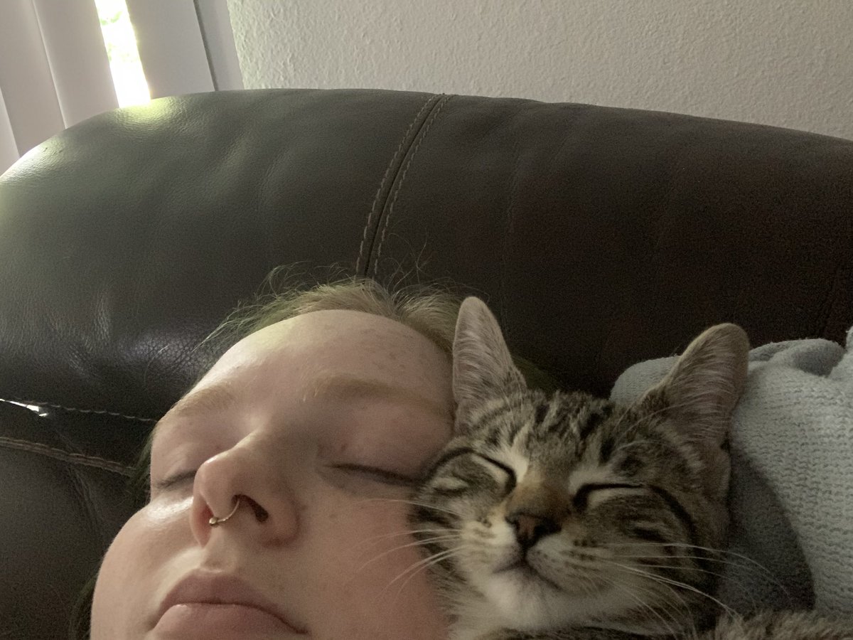 atgowans's tweet photo. my favorite pic of me and baby ellie https://t.co/niN4fJuFVA