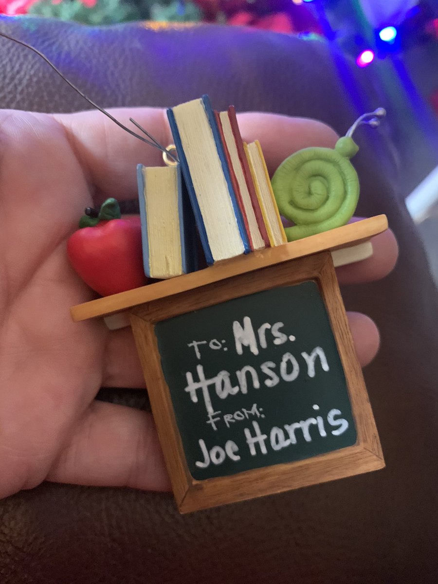 MarcieWHanson's tweet photo. For my snowman’s scarf, I thought about what gives ME the warm fuzzies during the holiday season—and that is, without a doubt, carefully placing ornaments on my tree and reflecting on the memories associated with each. #JAGKY 
#JAGHYGGEHOLIDAY https://t.co/QY22bCMdJM