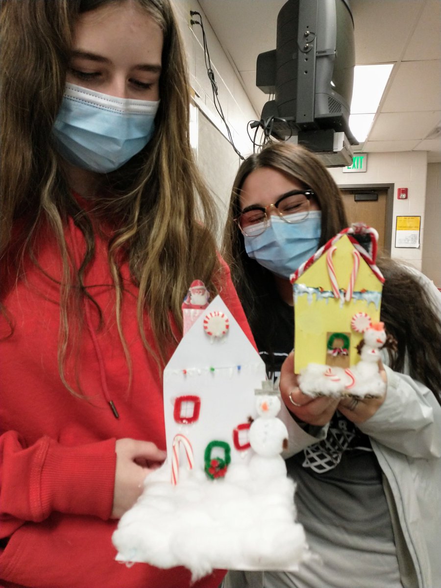 es_oshel's tweet photo. Some self decorating along with the houses. #prairiescience @CPHSGophers https://t.co/H83hFPYjnT