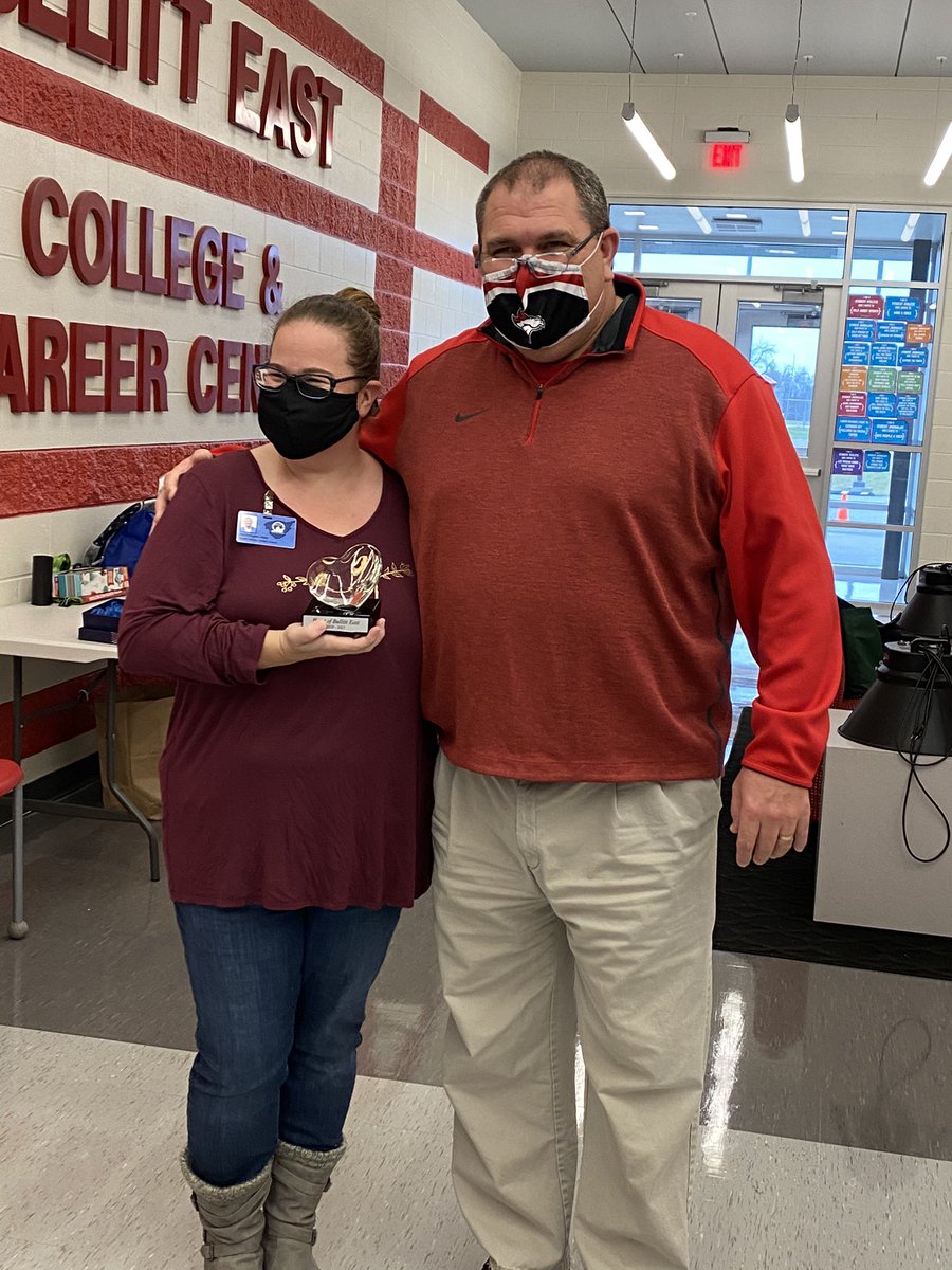 Congratulations to <a href="/BEHS_YSC/">BEHS_YouthServiceCenter</a> on winning the staff heart of BE award. Thank you for all you do for East! Very deserving. #Unrivaled