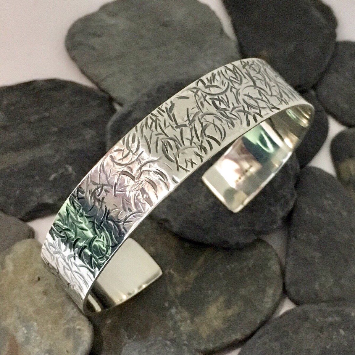 KimPatt1968's tweet photo. Excited to share this item from my #etsy shop #silver #sterlingsilver #silverbangle #widesilverbangle #solidsilverbangle #hammeredsilvercuff #cuffbracelet #handmade #giftidea #gift https://t.co/xKvP0k4vVV https://t.co/hiDIe8umSW