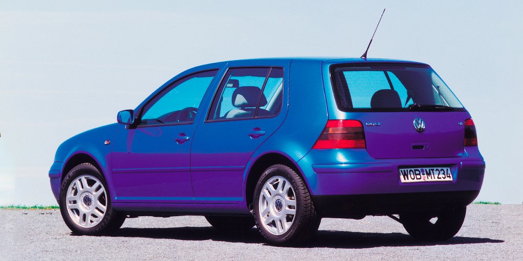 VW_es's tweet photo. Rememorando mitos 😏 ¿Sabes de qué generación es este #VWGolf? #VW #Volkswagen #TBT

RT 🔁: MK4
FAV ❤️: MK3
Comment 📝: MK5 https://t.co/31xju4xO5y