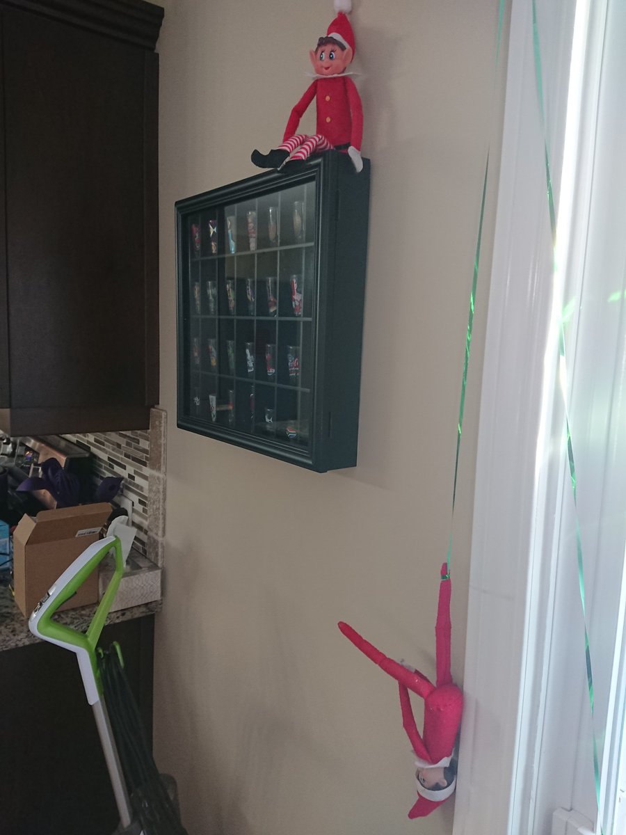 TheTwoSinisters's tweet photo. Bundy tricked Sprinkle into getting caught in his own trap. Guess the score is now Bundy: 3, Sprinkle: 0 🤷‍♀️ #SinisterSisters #elfontheshelf #creepyelf #creepychristmas #goodelfvsbadelf https://t.co/LFwqE6du4g