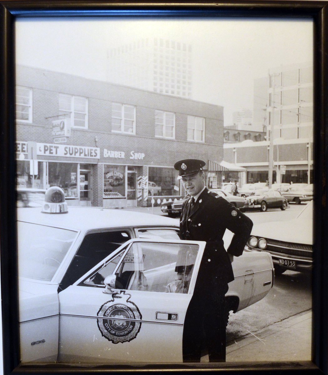 Circa 1960s: Harry Surcon stands next to an EPS vehicle
#yeg #yegpolice #throwbackthursday #throwback #flashback