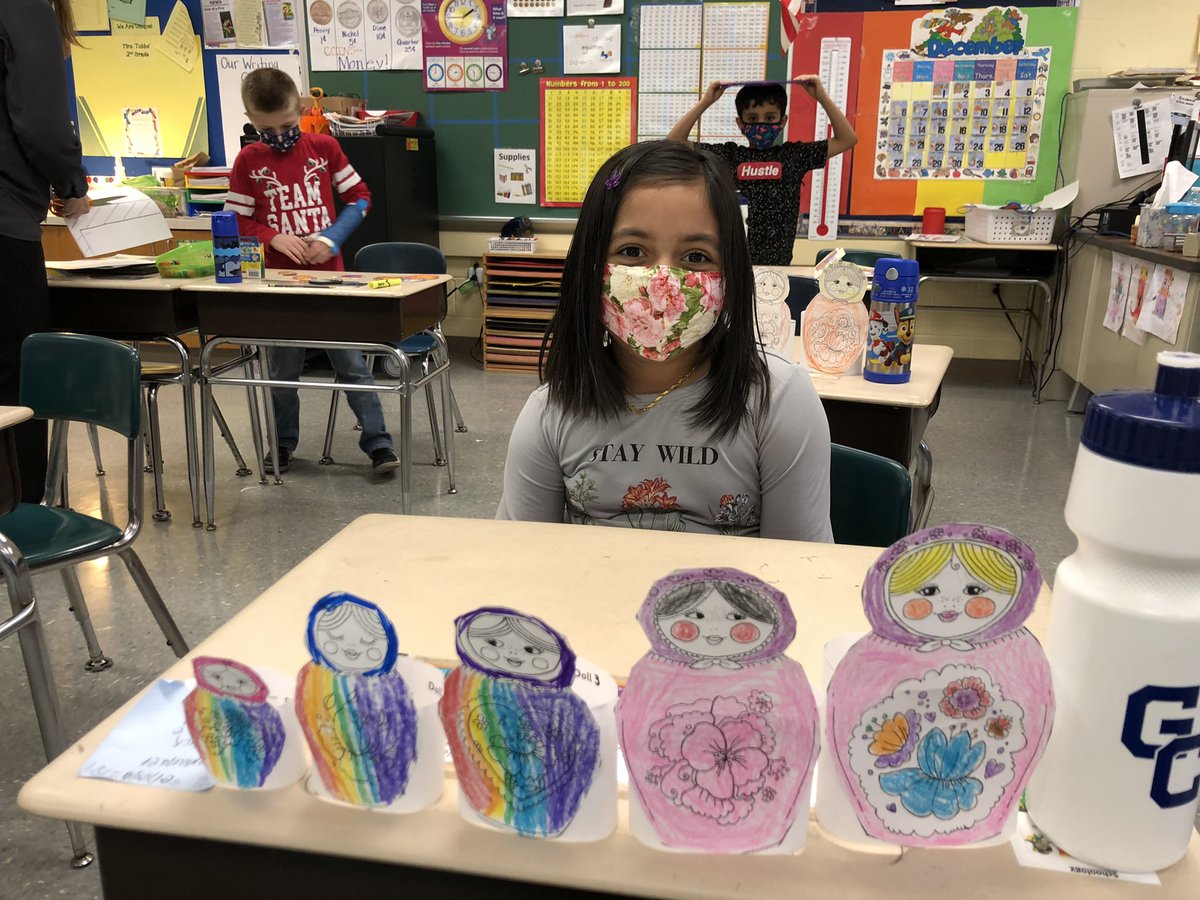 PaulRoadENL's tweet photo. Learning about Holiday Traditions from around the world in Mrs. Tubbs’ class @PaulRoadSchool. Today: матрёшка (Russian nesting dolls)! https://t.co/taTRMSA1Qi