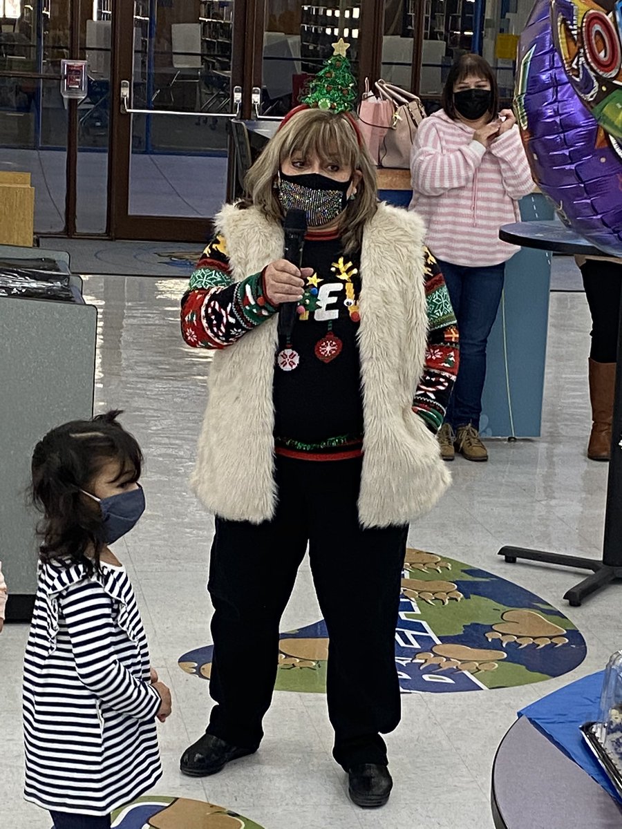 FJORDAZ's tweet photo. Bowie H.S. does not say goodbye but see you later, to our wonderful Rosie Oropeza who managed our cafeteria for 27 years.  After 36 years with EPISD our Rosie is retiring.  THANK YOU Rosie for ALWAYS taking CARE of ALL of us!!! 🐻🐻🐻 Oso! Oso! Oso! #Iamepisd https://t.co/4zCRa9POVx