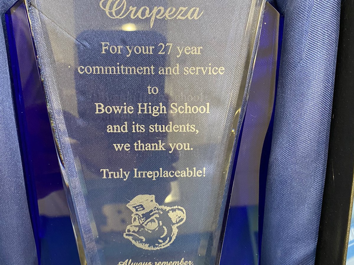 FJORDAZ's tweet photo. Bowie H.S. does not say goodbye but see you later, to our wonderful Rosie Oropeza who managed our cafeteria for 27 years.  After 36 years with EPISD our Rosie is retiring.  THANK YOU Rosie for ALWAYS taking CARE of ALL of us!!! 🐻🐻🐻 Oso! Oso! Oso! #Iamepisd https://t.co/4zCRa9POVx