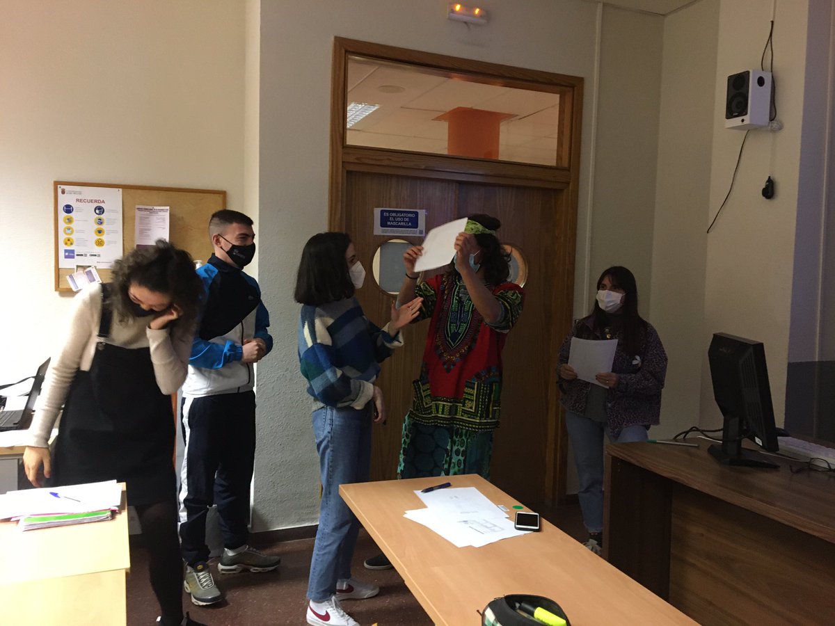 druizhidalgo's tweet photo. Great final projects in the ESL class! Congrats @UBUEstudiantes #mastersecundaria #soydeidiomas #activemethodologies #ICT @ScienceproB @UBUEstudiantes https://t.co/ZFzAf6lH7W