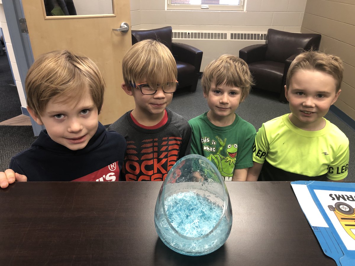 YST_Falcons's tweet photo. ❄️The beauty of Christmas is all around us from dazzling lights to the wonder of a snowflake. On December 14, with some instructions from Elfsa, the Grade 1-6 tried their hand at growing their own Christmas Crystals. After a few days of growing these are the results. Beautiful❄️ https://t.co/u1VDMJkP7z