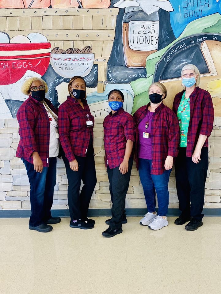 MonroviaElem's tweet photo. Our fabulous CNP staff are feeling festive in their flannel today!! We appreciate all they do for our parents and staff!!! Thank you! @MadCoSchools @HeadenR @EHembree2020 https://t.co/wkw4uasNI0