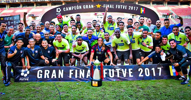 Monagas_SC's tweet photo. 𝟏𝟕 𝐝𝐞 𝐝𝐢𝐜𝐢𝐞𝐦𝐛𝐫𝐞 𝐝𝐞𝐥 𝟐𝟎𝟏𝟕 ❤️

𝐉𝐔𝐍𝐓𝐎𝐒 𝐚𝐥𝐜𝐚𝐧𝐳𝐚𝐦𝐨𝐬 𝐮𝐧𝐚 𝐞𝐬𝐭𝐫𝐞𝐥𝐥𝐚 𝐲 𝐥𝐚 𝐛𝐨𝐫𝐝𝐚𝐦𝐨𝐬 𝐞𝐧 𝐞𝐥 𝐩𝐞𝐜𝐡𝐨 ⭐🏆

#YoSoyAzulgrana 🔵🔴 https://t.co/l3hpV3yjAC