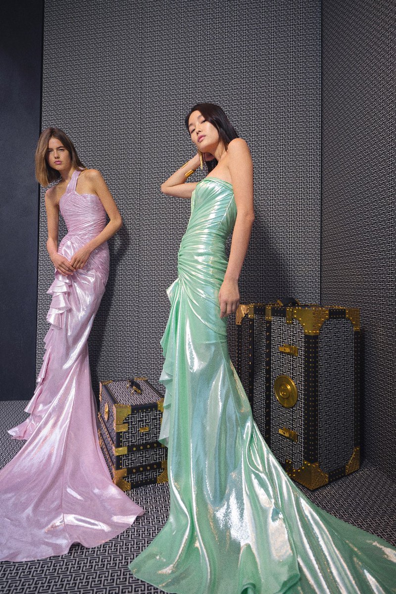 FashionweekNYC's tweet photo. Take a look at the Balmain Pre Fall 2021 Collection https://t.co/xyjTUu7kRf