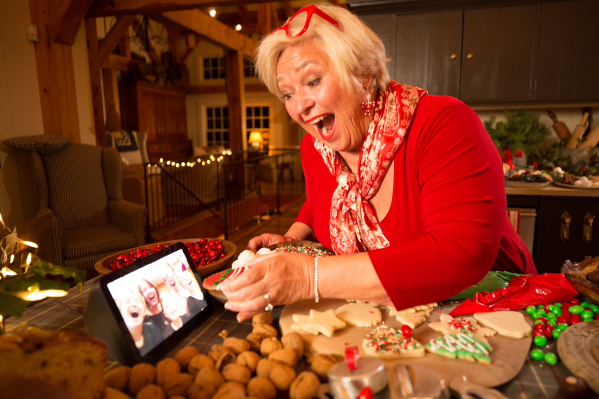 nancyfullerco's tweet photo. #ad This year I’m staying safe and staying home, but what I miss the most is connecting with my family for our annual holiday traditions. Thankfully, with the help of the @Amazon Echo Show 8, I can still keep our cookie decorating tradition alive! #ForTheGrams @alexa99 https://t.co/qgMFJBk8LU