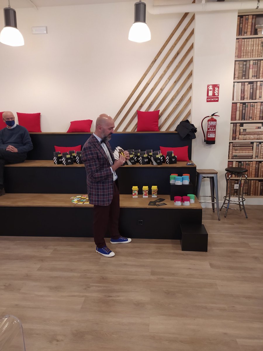 InterfaceSpain's tweet photo. 🍫Pedro dirigirá un evento con cata de chocolate y work-shop incluidos seguido de un coffe-break donde conversaremos sobre los orígenes del chocolate.
👥#InterfaceEvents #VinteVinte https://t.co/VPhY9UtvrT