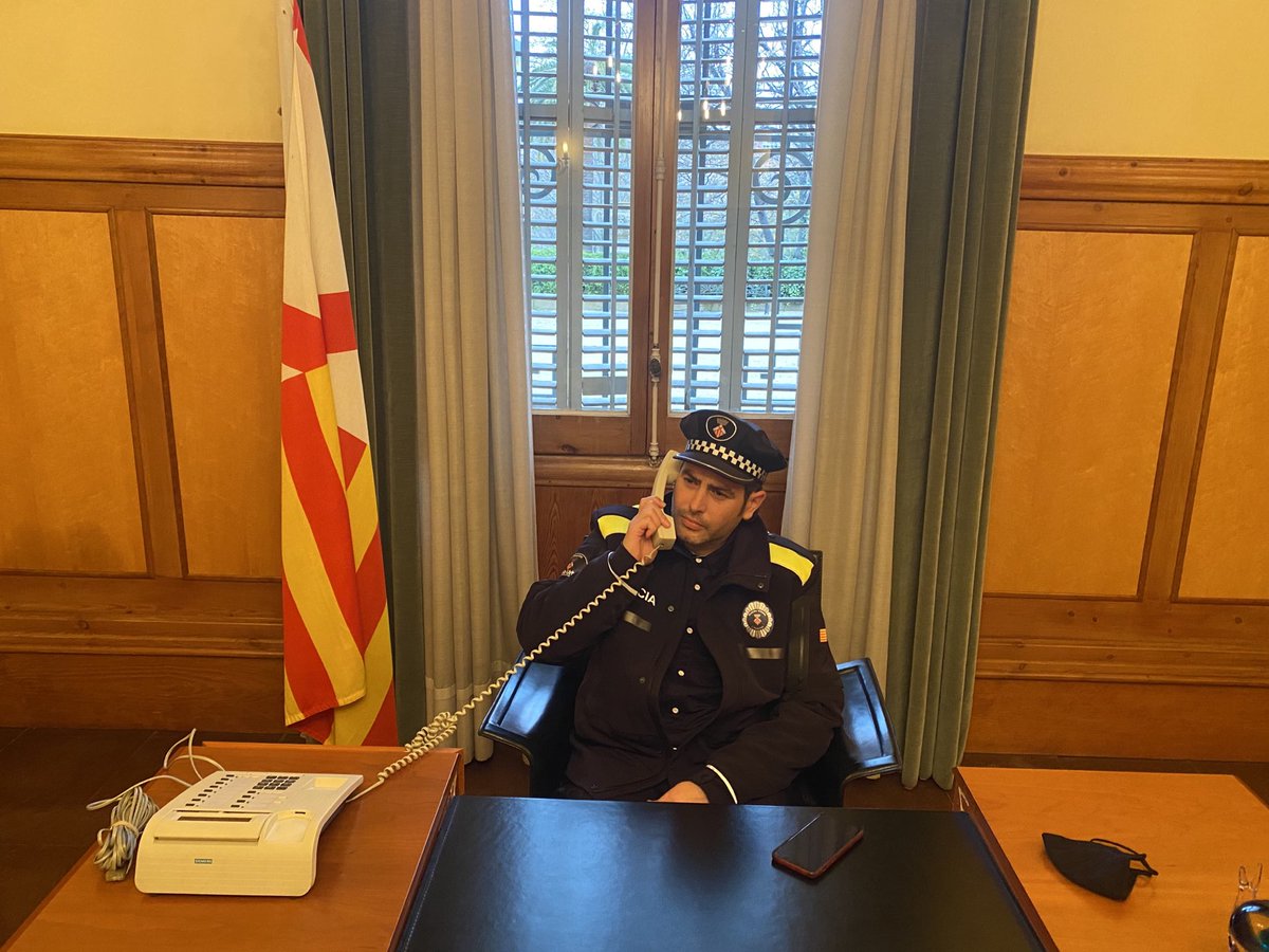 estopaoficial's tweet photo. Agente Povedilla , digamé! https://t.co/Fb7YxFEAK0