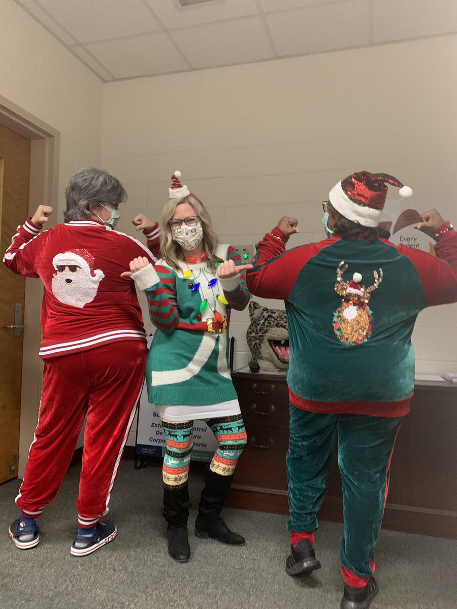 AConeConsulting's tweet photo. Southeast Middle School rocks!!! Blessing our staff with holiday treats of appreciation!!! Thank you @ChickfilA of Kernersville for the gift cards &amp; @Target of Kernersville for sponsoring our Christmas snack cart!!! #lovemyworkfamily @MsHelms_MEd @SEMSPrincipal https://t.co/SL9hlmjEZd