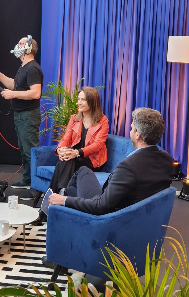 mbelmartinezr's tweet image. Hoy en el Fórum Inmoscopia 2020 organizado por el colegio de APIS de Barcelona. 
Entrevistada por @ibansole, hablando de aumentar las ventas desde la profesionalidad. Agradecer al colegio de Apis el evento y el hecho de elegirme. #inmoscopia20 #dontworrybeapi #apiTV