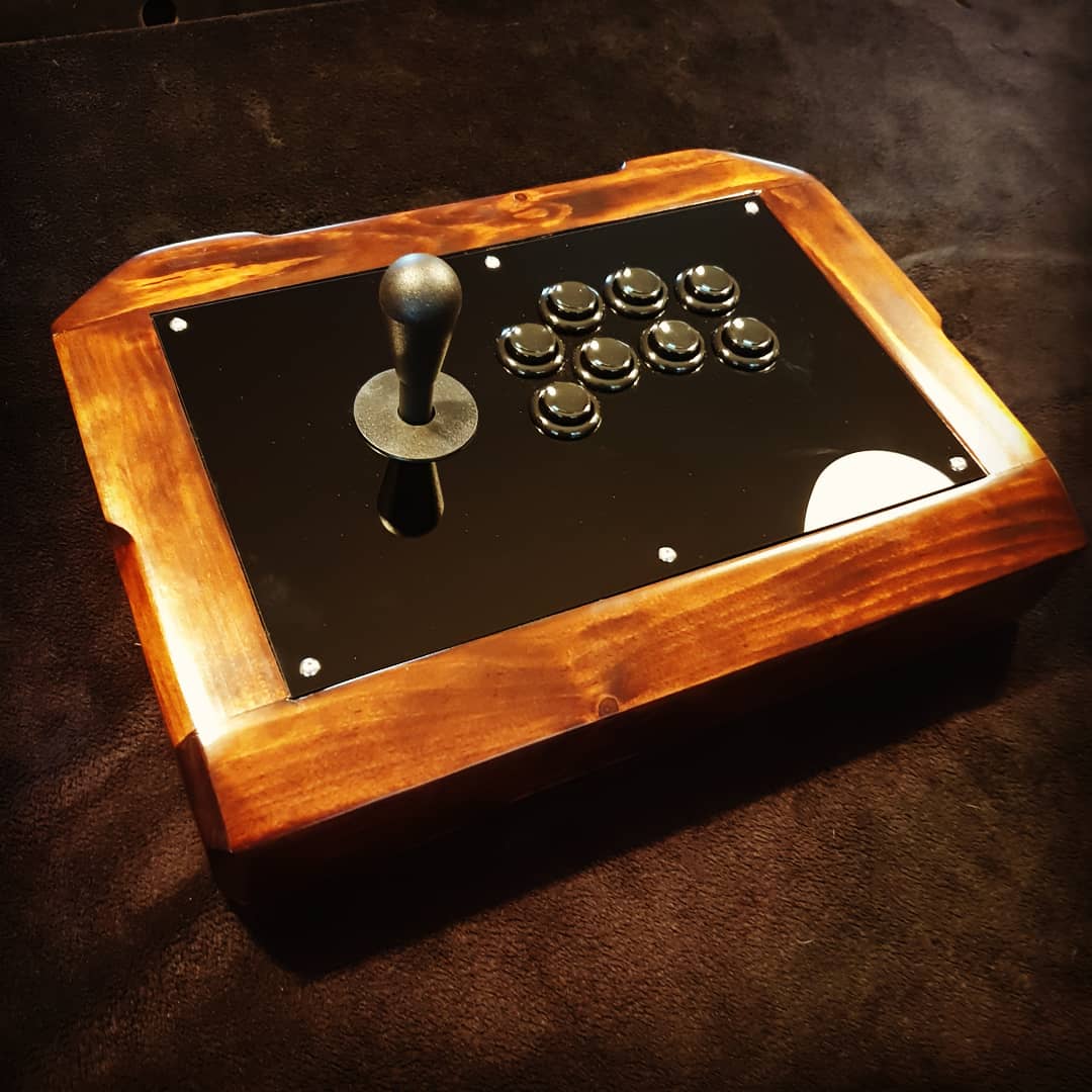 satsuisticks's tweet photo. 🔥🔥🔥This is HOT❤️🕹️

🔹Full Industrias Lorenzo
🔹@brookgamingfans Audio+
(pc, ps5 in retromode, ps4, ps3, Switch)
🔹Laser cut methacrylate in piano black
🔹Bottom window
🔹 Sleeving cables
🔹Handmade wooden body
🔹Special dyeing process

Woodlovers, here s your home!! ❤️🔥 https://t.co/qdNfyqQpLf