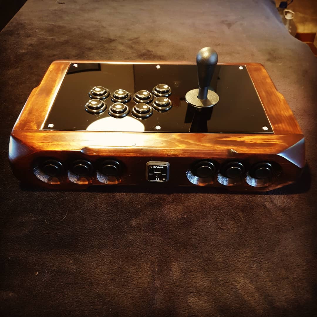 satsuisticks's tweet photo. 🔥🔥🔥This is HOT❤️🕹️

🔹Full Industrias Lorenzo
🔹@brookgamingfans Audio+
(pc, ps5 in retromode, ps4, ps3, Switch)
🔹Laser cut methacrylate in piano black
🔹Bottom window
🔹 Sleeving cables
🔹Handmade wooden body
🔹Special dyeing process

Woodlovers, here s your home!! ❤️🔥 https://t.co/qdNfyqQpLf