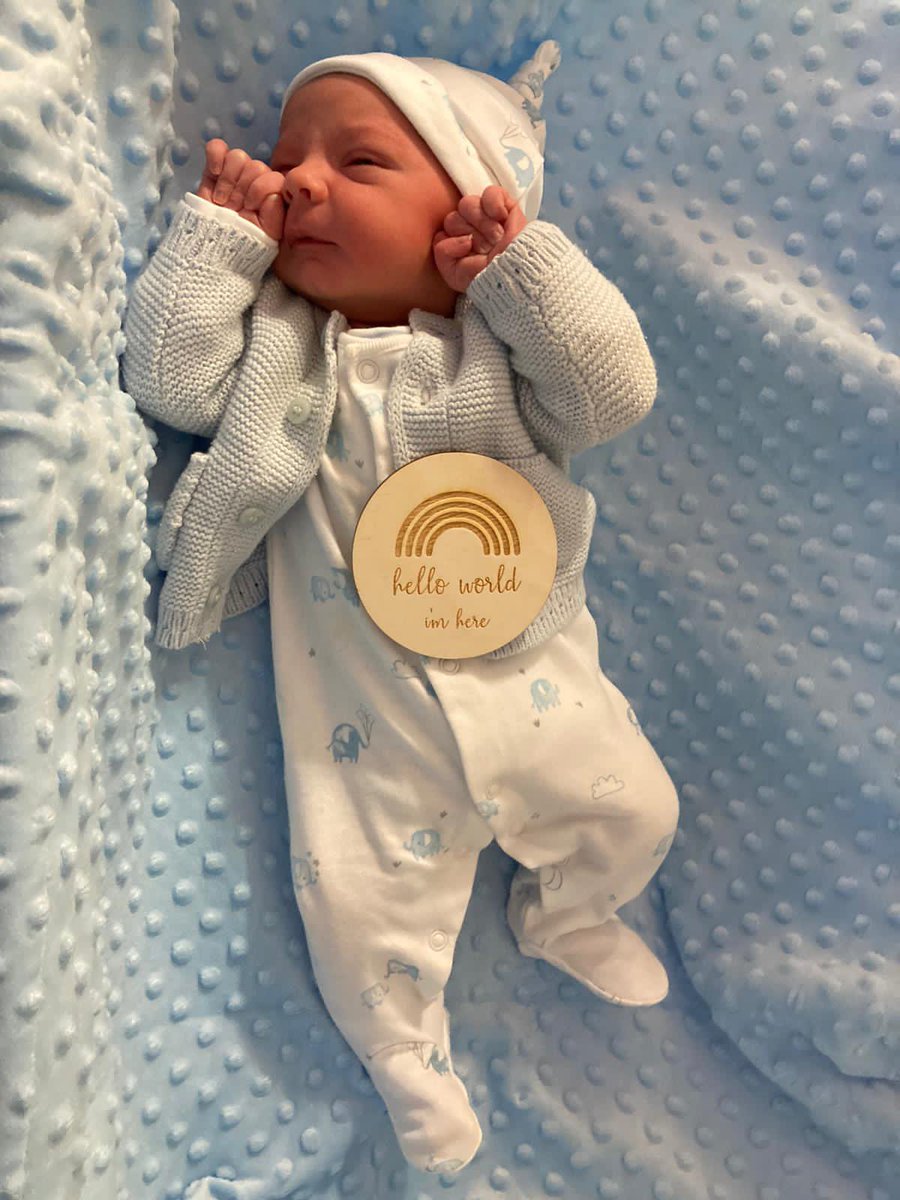 onaleesh1's tweet photo. The best early birthday present 💙💙 #auntieagain #obbsessed https://t.co/8FDFx8x1WD