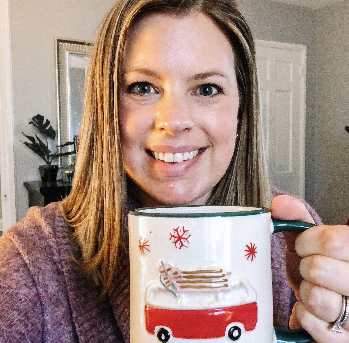 LeanneCSullivan's tweet photo. Enjoying my second cup of my favorite hot drink- coffee! βοΈ Pretty much as essential as water the last few days before winter break ππΌββοΈ #WestgateDaysOfCheer https://t.co/5VsybqibrT